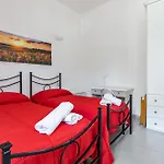 Comfy Apartment Close To The Station With Courtyard