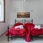 Comfy Apartment Close To The Station With Courtyard