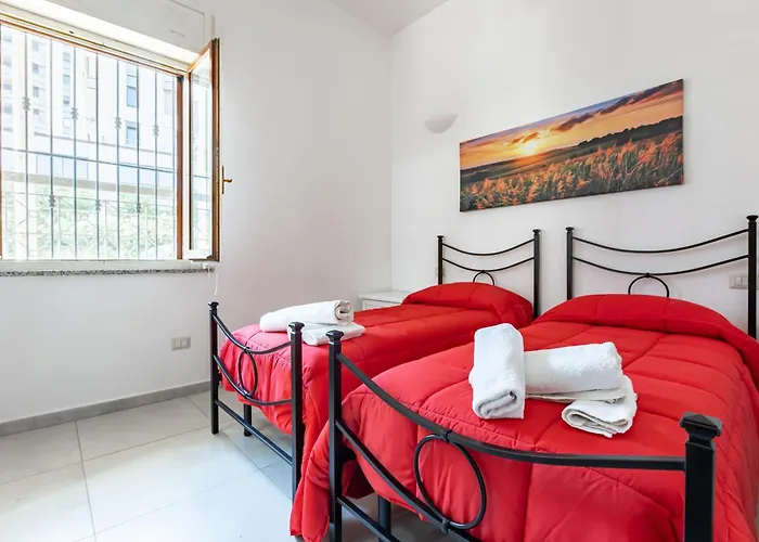 Comfy Apartment Close To The Station With Courtyard