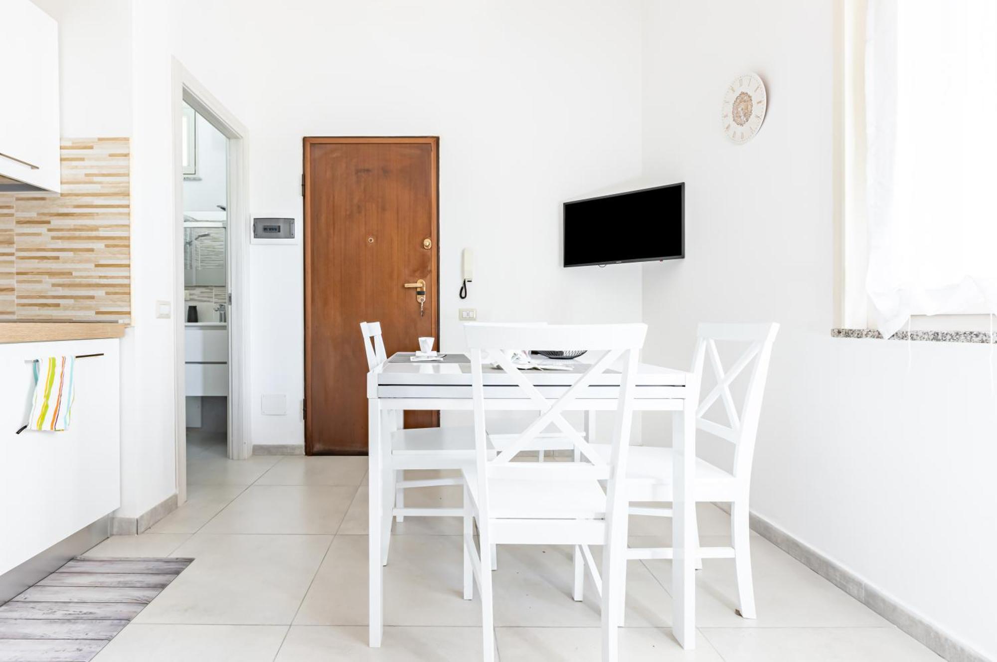 Comfy Close To The Station With Courtyard Appartamento Cagliari