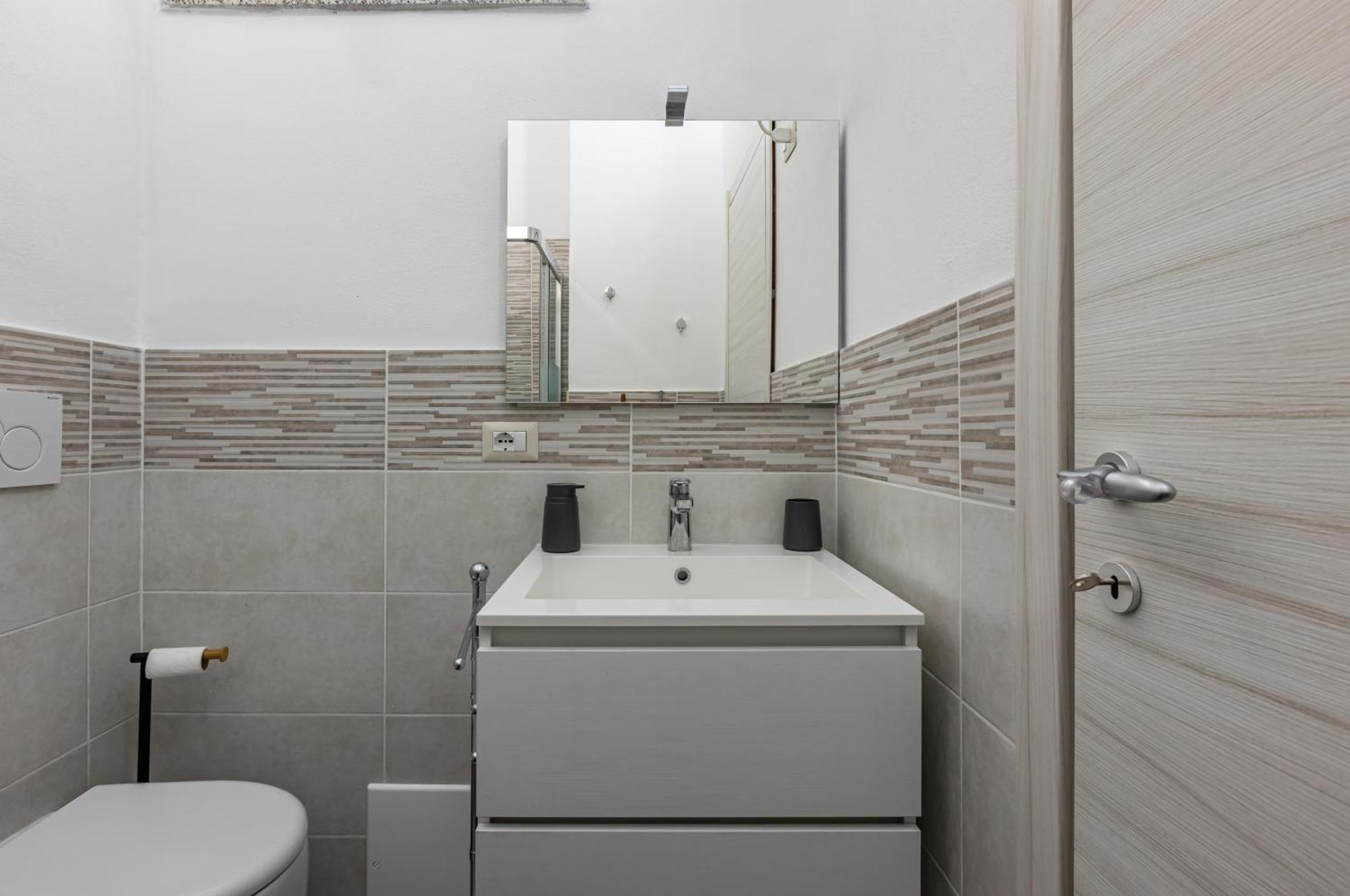 Comfy Close To The Station With Courtyard Cagliari