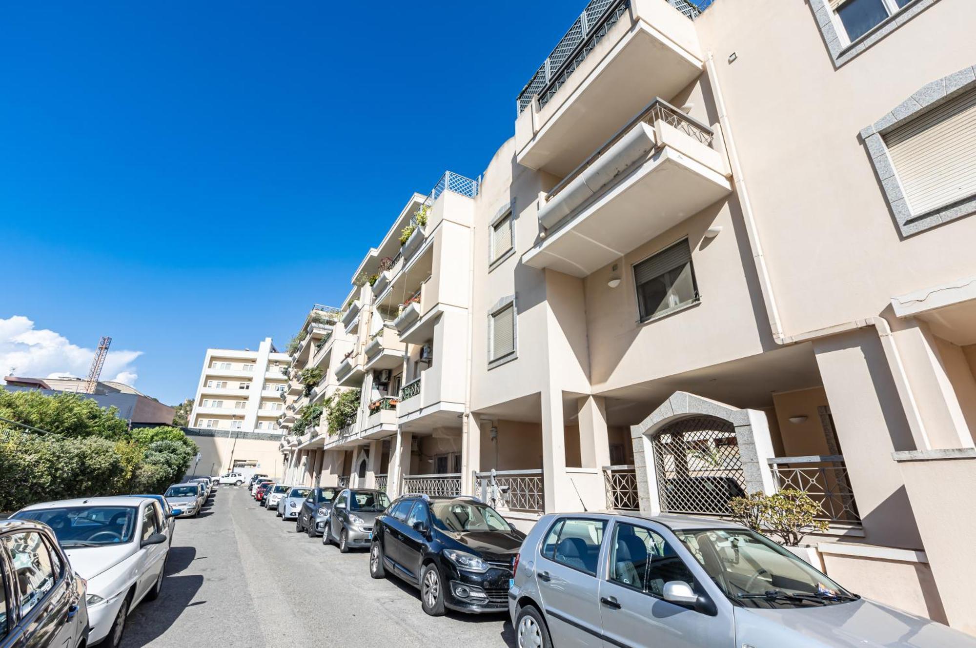 Comfy Close To The Station With Courtyard Cagliari